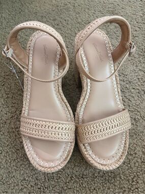 NWT Universal Thread Madeline Raffia Block Heel Platform Sandals Tan Size 7